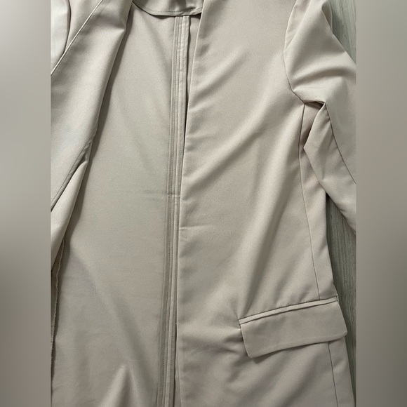 Blazer - Picture 6 of 7